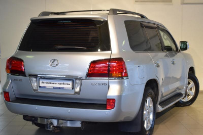 Lexus LX 570 5.7 AT (367 л.с.) 4WD