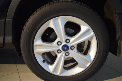 Ford Kuga 2.5 AT (150 л. с.) Titanium Plus