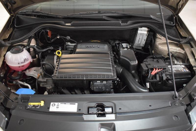 Volkswagen Polo 1.6 MPI AT (105 л.с.)