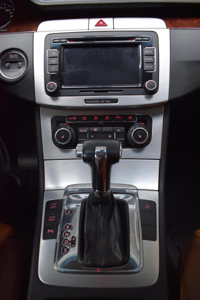 Volkswagen Passat CC 1.8 AT (152 л.с.)