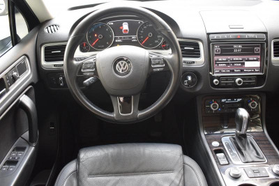 Volkswagen Touareg 3.0 TDI Tiptronic 4Motion (245 л. с.) R-line