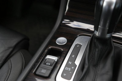Volkswagen Touareg 3.0 TDI Tiptronic 4Motion (245 л. с.) R-line