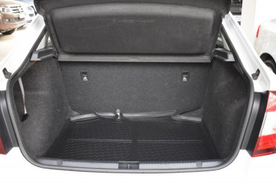ŠKODA RAPID 1.6 MT (90 л. с.)