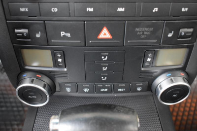 Volkswagen Touareg 3.0 TDI BlueMotion AT (225 л. с.)