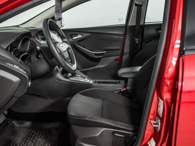 Ford Focus Хетчбэк 1.6 Ti-VCT PowerShift (105 л. с.) Sync Edition