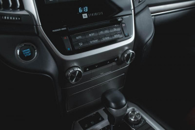 Toyota Land Cruiser 4.5 TD AT (249 л. с.) Престиж