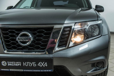 Nissan Terrano 1.6 MT (102 л. с.) Comfort
