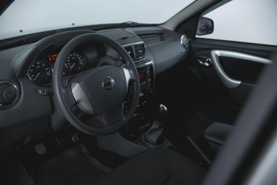 Nissan Terrano 1.6 MT (102 л. с.) Comfort