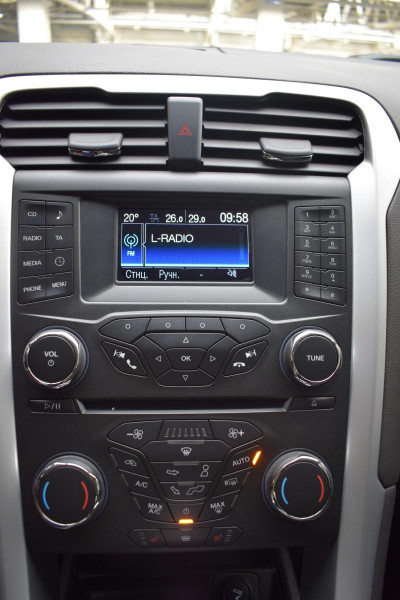 Ford Mondeo 2.5 AT (149 л. с.) Trend