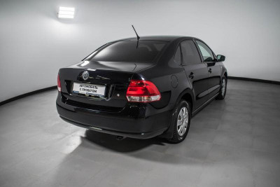 Volkswagen Polo 1.6 MT (105 л. с.)