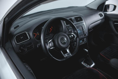 Volkswagen Polo 1.6 MPI AT (110 л. с.)