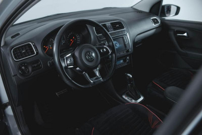 Volkswagen Polo 1.6 MPI AT (110 л. с.)
