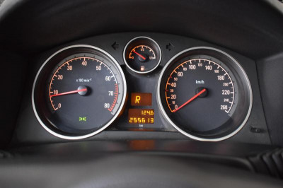 Opel Astra 1.6 Easytronic (105 л. с.)