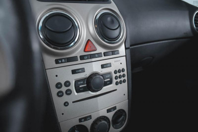 Opel Corsa 1.2 Easytronic (80 л. с.)