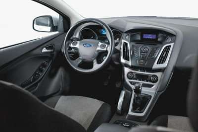 Ford Focus 1.6 MT (125 л. с.)