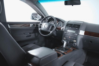 Volkswagen Touareg 2.5 TDI AT (174 л. с.)