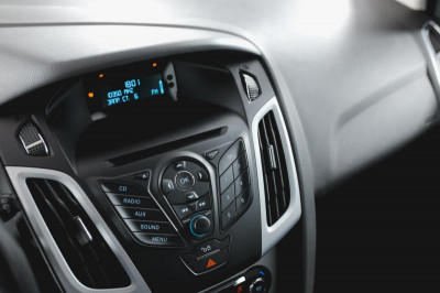 Ford Focus 1.6 PowerShift (105 л. с.)