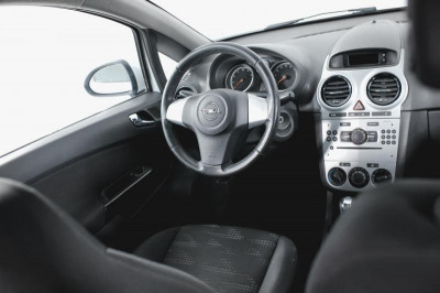 Opel Corsa 1.4 AT (101 л. с.)