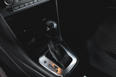 Volkswagen Polo 1.6 Tiptronic (105 л. с.)