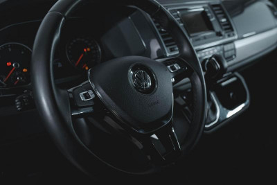Volkswagen Multivan 2.0 TDI DSG (140 л. с.) Highline
