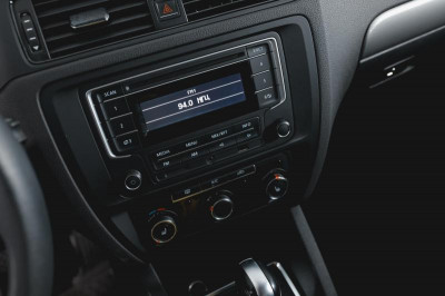 Volkswagen Jetta 1.6 MPI AT (110 л. с.) Highline