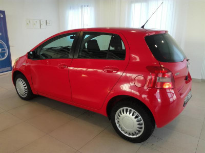 Toyota Yaris 1.3 AT (87 л. с.)