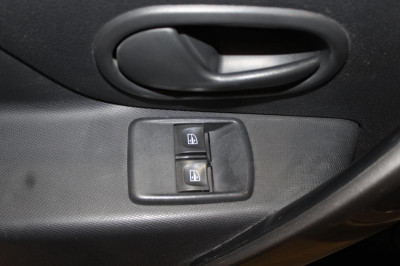 Renault Logan 1.6 MT (113 л. с.) Access
