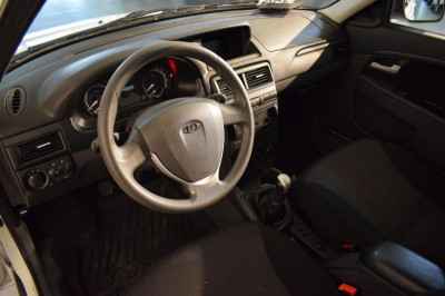LADA Priora 1.6 MT (87 л. с.) Standard