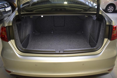 Volkswagen Jetta 1.4 TSI DSG (122 л. с.)