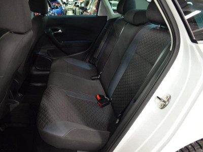 Volkswagen Polo 1.6 MPI AT (110 л. с.) Connect