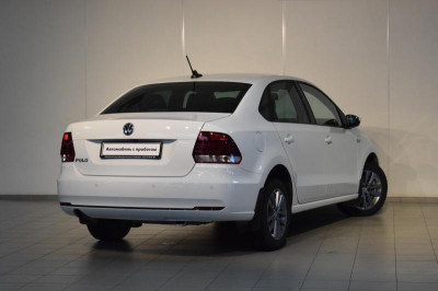 Volkswagen Polo 1.6 MPI MT (110 л. с.)