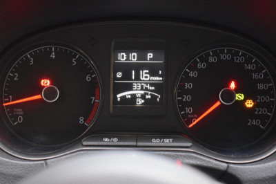 Volkswagen Polo 1.6 MPI MT (110 л. с.)