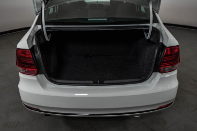Volkswagen Polo 1.6 MPI MT (110 л. с.) Trendline