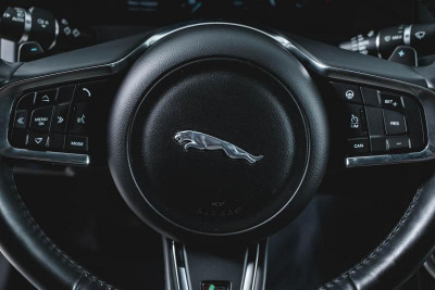Jaguar XF 2.0 D AT AWD (180 л. с.) R-Sport