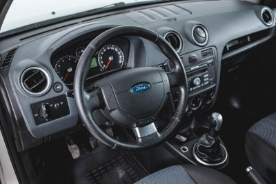 Ford Fusion 1.6 MT (100 л. с.)