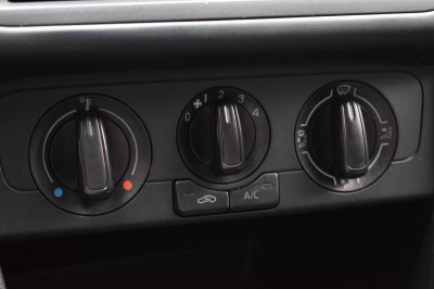 Volkswagen Polo 1.6 MPI MT (110 л. с.) Trendline
