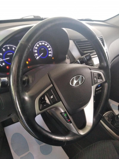 Hyundai Solaris 1.6 MT (123 л. с.) Elegance PRES+SAF+LIGH