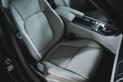 Jaguar XF 2.0 D AT (180 л. с.) Prestige