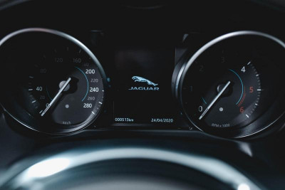 Jaguar XF 2.0 D AT (180 л. с.) Prestige