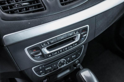 Renault Megane 1.6 AT (106 л. с.)
