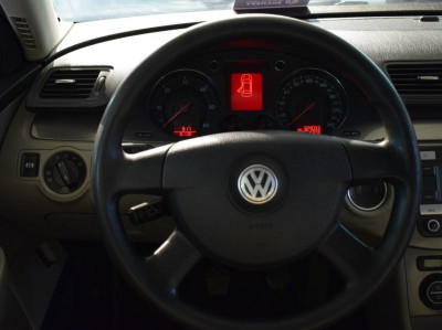 Volkswagen Passat 1.9 TDI BlueMotion MT (105 л. с.)