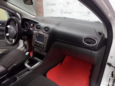 Ford Focus 1.6 MT (101 л. с.)