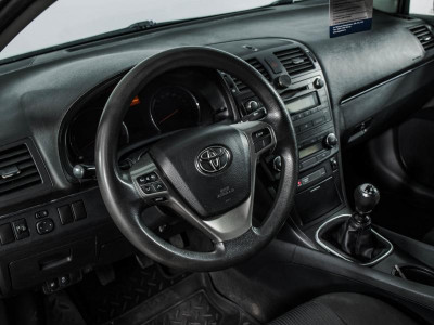 Toyota Avensis 1.8 MT (147 л. с.)