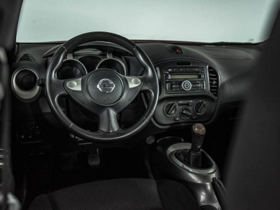 Nissan Juke 1.6 MT (94 л. с.)