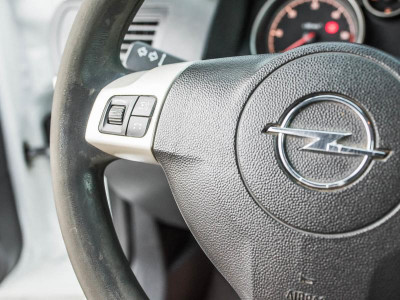Opel Astra 1.3 CDTI ecoFLEX MT (90 л. с.)
