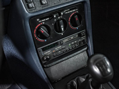 Mercedes-Benz W123 230 2.0 MT (136 л.с.)