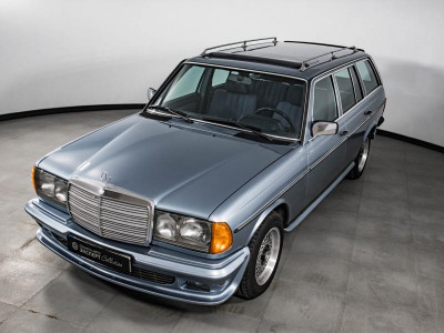 Mercedes-Benz W123 230 2.0 MT (136 л.с.)