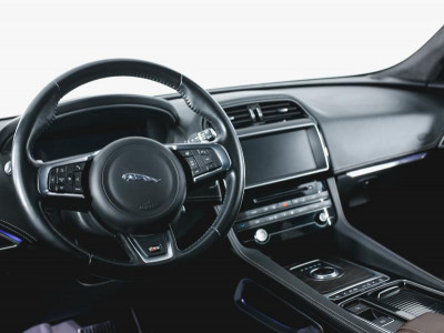 Jaguar F-Pace 3.0 D AT AWD (300 л.с.)
