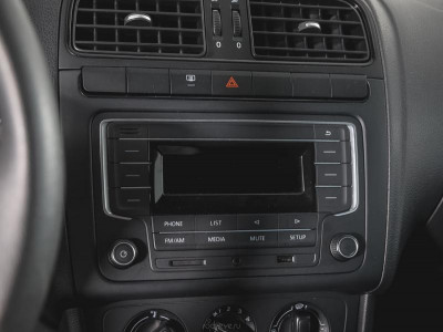 Volkswagen Polo 1.6 MPI MT (110 л. с.)