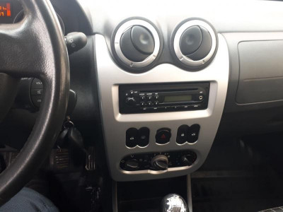 Renault Sandero 1.6 MT (84 л. с.)